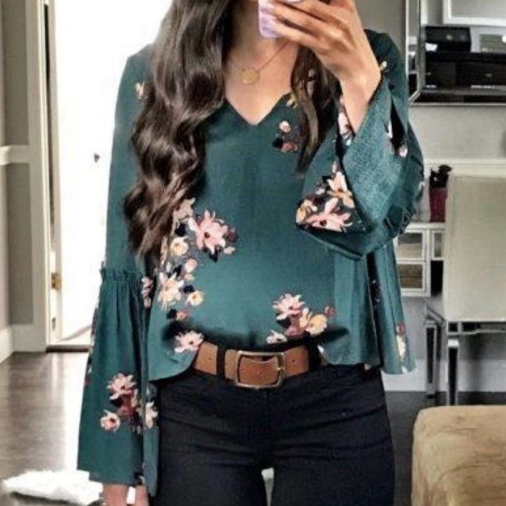 Floral V-Neck Bell Sleeve Top - Green